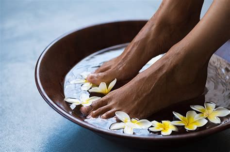 Spa soak - Instructions. add the ACV to the water and stir. mix equal parts salt and oil together in a bowl and set aside. soak the feet for 5–10 minutes. use the salt mixture to scrub the feet, or use a ...